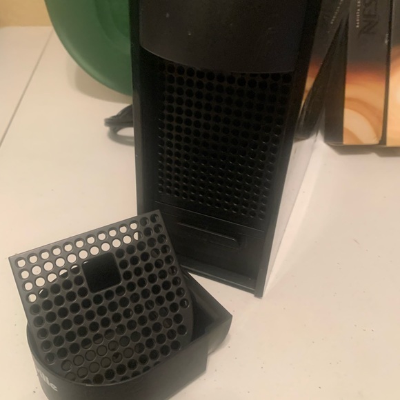 Nespresso Black Coffee Machine - Picture 8 of 13